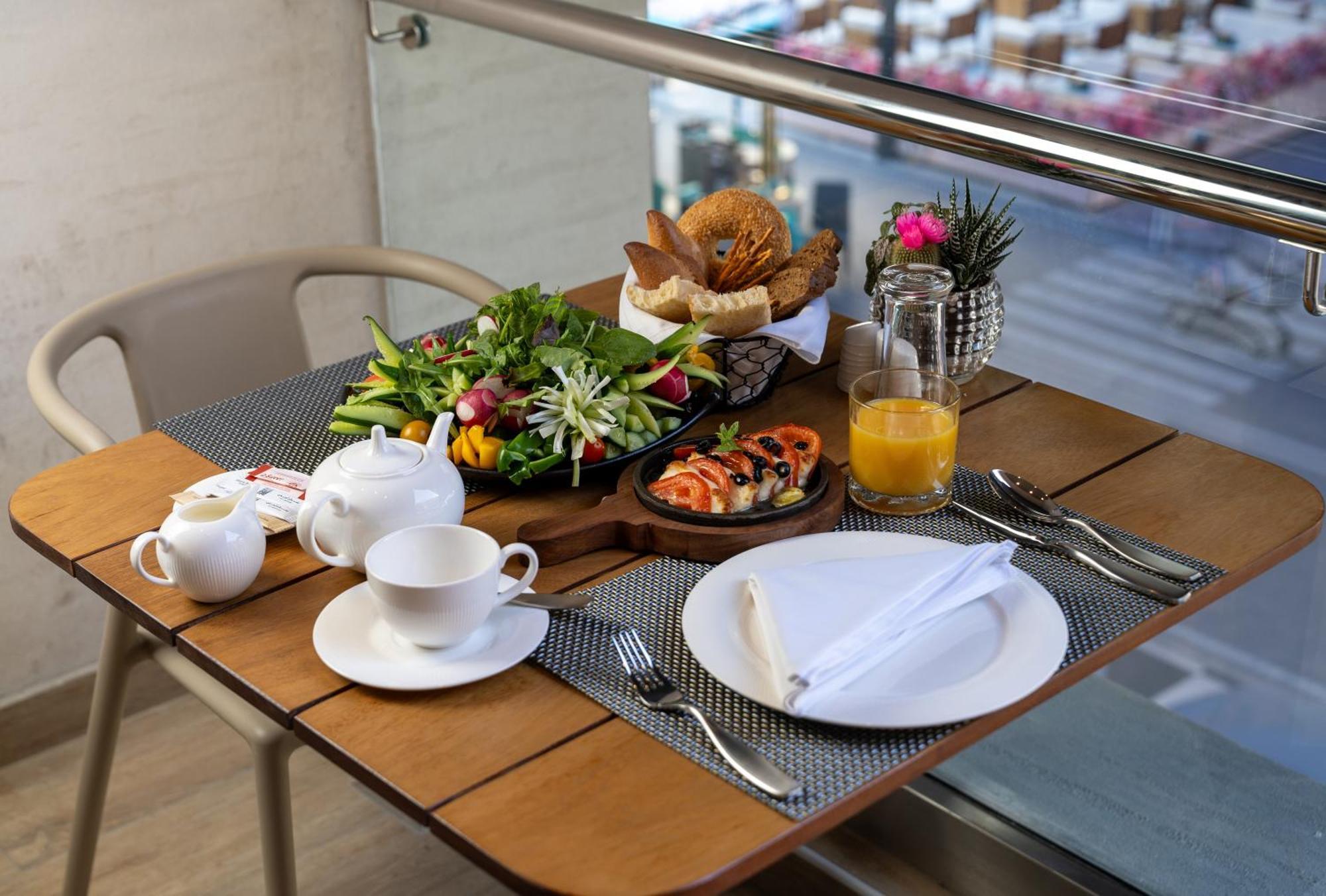 West Walk Retaj Hotel Al Rayyan Esterno foto